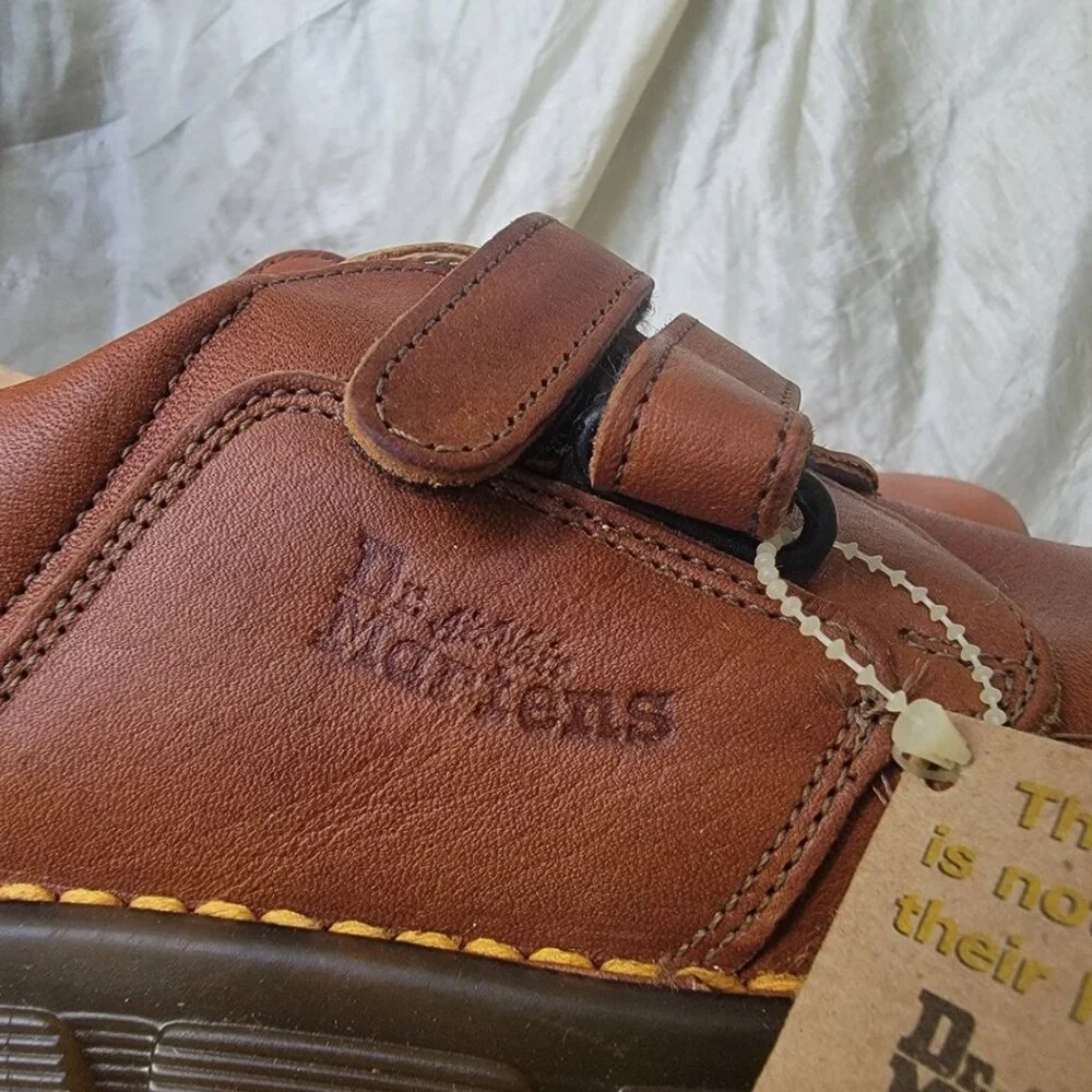 VINTAGE Dr. Martens Yogi Bear Peanut Leather Platform Gibsons MIE UKY2/USW5 NIB